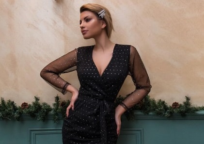Είναι το μπούστο της Έφης Γκούτα ο,τι καλύτερο μπορεί να συναντήσεις στο ελληνικό Instagram; 